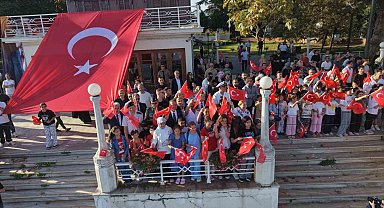 TCG Anadolu ve TCG Heybeliada Yalova'da vatandaşları selamladı