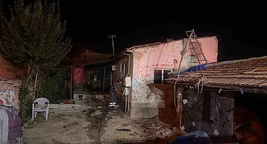Tek başına yaşayan 78 yaşındaki adamın ocakta unuttuğu yemek evi kül etti