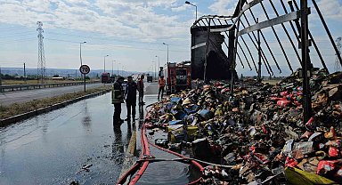 Tırın dorsesinde çıkan yangını itfaiye söndürdü