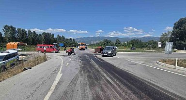 Tokat'ta traktör ile hafif ticari araç çarpıştı: 1'i ağır 5 yaralı