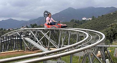 Trabzon'da dağ kızağına turist akını: Metrelerce kuyruk oluşuyor