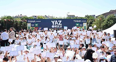 TÜGVA Sultangazi 2026 Yaz Okulu Kapanış Programı'nda öğrencilere sertifikaları verildi