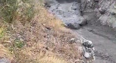 Tunceli'de heyelan anı kameralara yansıdı