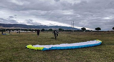 Turhal'da yamaç paraşütü eğitimini tamamlayan 15 kursiyer P2 lisansı almaya hak kazandı