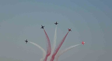 Türk Yıldızları'ndan Yalova semalarında nefes kesen gösteri