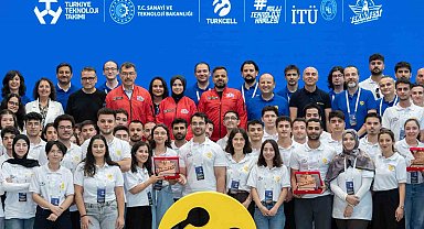 Turkcell ve TEKNOFEST'in '5G ve Yapay Zekâ ile Akıllı Yol Güvenliği Yarışması'nda final heyecanı yaşandı