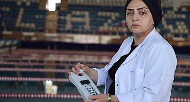 Türkiye'de tek olan kimyager Derya Çambay Elazığ havuzlarını ulusal standartlarda tutuyor