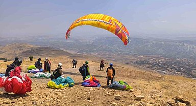 Tut'un termalleri paraşütçüleri gökyüzünde tuttu