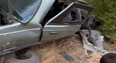 Uçuruma yuvarlanan otomobilin sürücüsü yaralandı