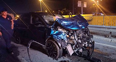 Ümraniye'de hafif ticari araç ile otomobil çarpıştı: 4'ü ağır, 6 yaralı