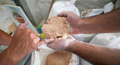 Un fabrikasında şoke eden görüntü: 30 ton böceklenmiş bozuk un ele geçirildi