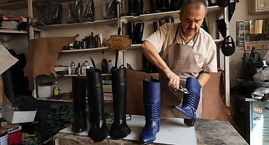 Unutulmaya yüz tutmuş körüklü çizme zanaatını yaşatıyor