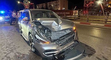 Uşak'ta iki otomobil çarpıştı: 2'si çocuk, 6 yaralı