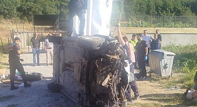 Uşak'ta otomobil karşı şeride geçip devrildi: 1 ölü, 3 yaralı