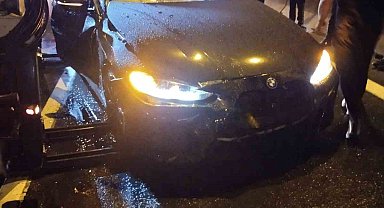 Üsküdar'da üç aracın karıştığı zincirleme trafik kazasında 4 kişi yaralandı.
