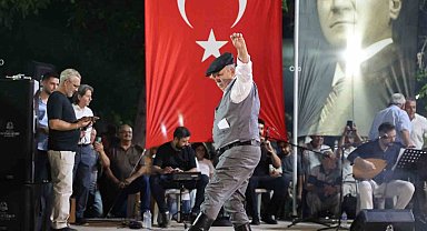 Üstat ve genç efeler 'Zeybek Ateşi'ni yaktı
