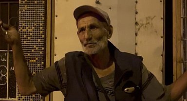 Üzerine şakayla kilit vuruldu: "İşe geç kaldım" diyerek kurtarılmayı bekledi