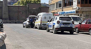 Vakfın kapısına kurşun yağdırdı