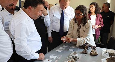 Vali Çiçek, Eğriköy Höyük Kazı Alanı'nı ziyaret etti