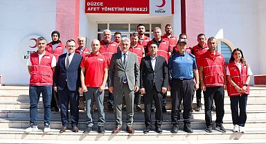Vali Makas Kızılay afet merkezine inceledi