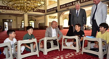 Vali Varol, yaz Kur'an kursundaki öğrencilerle buluştu