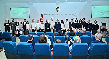 Vali Yılmaz, YKS ve LGS'de tam puan alan öğrencilerle bir araya geldi
