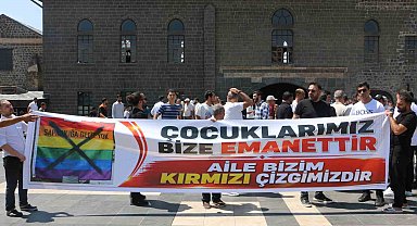 Van İnsan Hakları Derneği'nin LGBT bayrağı açmasına Diyarbakır'dan tepki