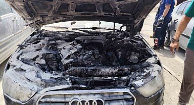 Van'da park halindeki otomobilin motoru yandı