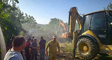 Yangında bin balya saman ve traktör alevlere teslim oldu