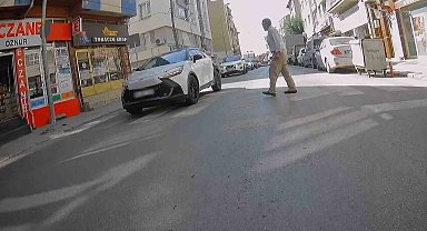 Yaya geçidinde kuralları hiçe saydı