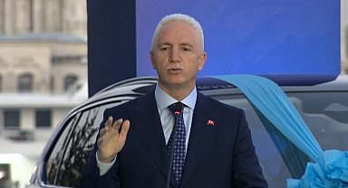 YKS birincilerine Togg marka otomobil hediye edildi