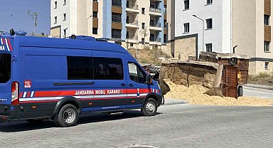Yokuşta devrilen traktörün sürücüsü yaralandı