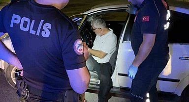 Yol ortasında araç içinde sızıp kaldı, ekipleri alarma geçirdi