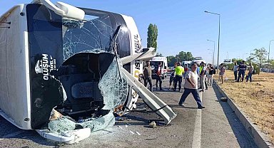 Yolcu otobüsü devrildi: 22 yaralı