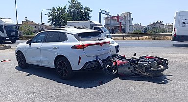 Yolda aniden duran araca motosiklet çarptı