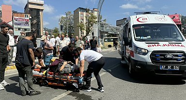 Yolun karşına geçmeye çalışan yaşlı kadına otomobil çarptı