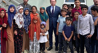 Yüksekova Kaymakamı Hülür, çocukların havuz isteğini geri çevirmedi