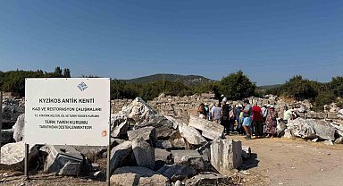 Yunan turistlerden Kyzikos Antik Kenti'ne ziyaret