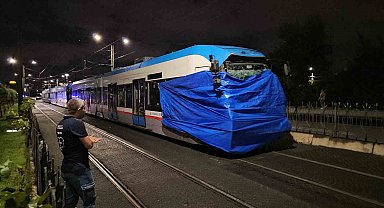 Zeytinburnu'nda kafa kafaya çarpışan tramvaylar kaza alanından kaldırıldı