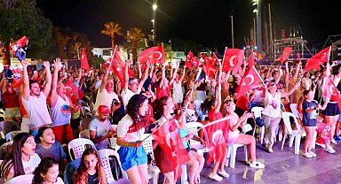 A Milli Kadın Voleybol Takımı'nın şampiyonluğu Bodrum'da coşkuyla kutlandı