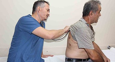 Akciğerindeki 20 santimetrelik dev balon ameliyatla alındı