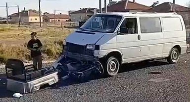 Aksaray'da minibüs 3 tekerli mopede çarptı: 5 yaralı