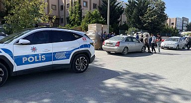 Alacak verecek kavgasında göğsünden bıçaklandı