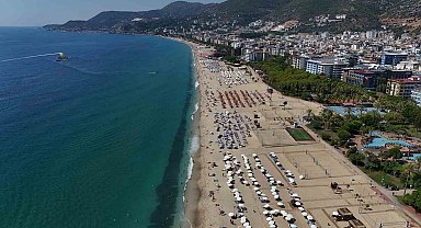 Alanya'da 1 Eylül'de sahiller doldu taştı