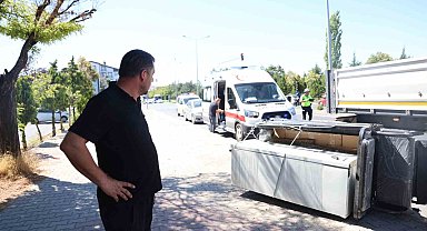 Ambulansa yol vermek isterken kazaya neden oldu