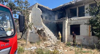 Antakya'da metruk bina yangını kontrol altına alındı
