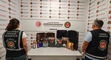 Antalya Havalimanı'nda uyuşturucu operasyonu: 18 kilo 921 gram likit metamfetamin ele geçirildi