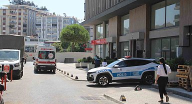 Apartmanın merdivenlerinden düşen yaşlı adam hastanelik oldu