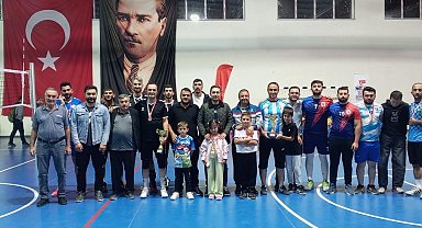 Aydıntepe'de 30 Ağustos Zafer Kupası'nın şampiyonu Yakutiye Gençlik oldu
