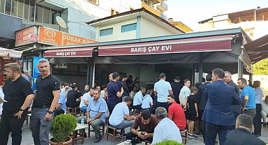 Bakan Tekin, Batman'da çayevinde vatandaşlarla bir araya geldi